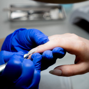 MANICURE CON RICOSTRUZIONE UNGHIE