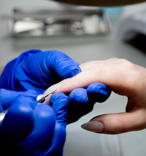 MANICURE CON RICOSTRUZIONE UNGHIE