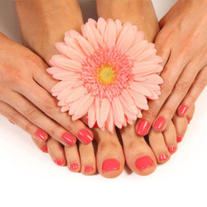 PEDICURE PROFONDO CON APPLICAZIONE DI SMALTO SHELLAC