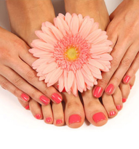 PEDICURE PROFONDO CON APPLICAZIONE DI SMALTO SHELLAC