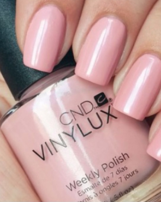 MANICURE ESTETICO CON APPLICAZIONE SMALTO VINYLUX